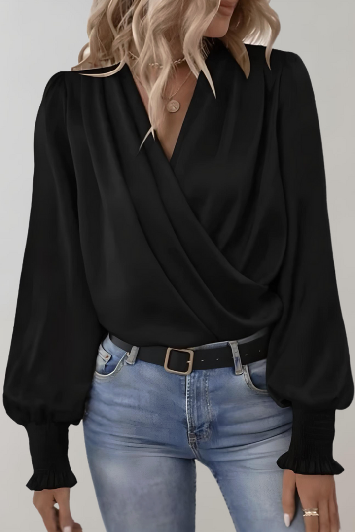 Blusa de mujer con escote en V y manga larga. Estilo elegante y cómodo, ideal para oficina, casual o ropa femenina versátil.