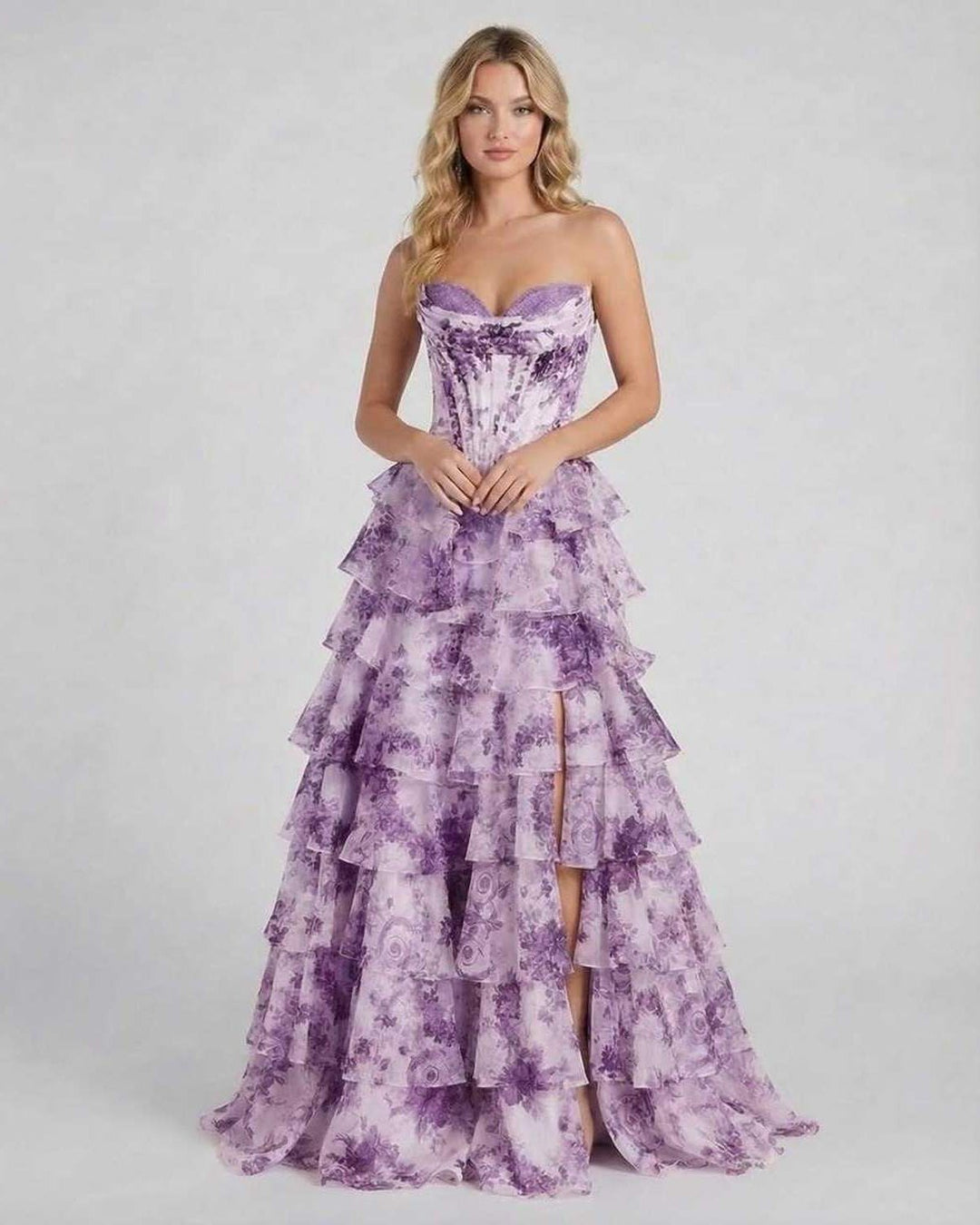 Vestido largo formal amatista con flores para mujer, ideal para graduación, boda o fiesta elegante.