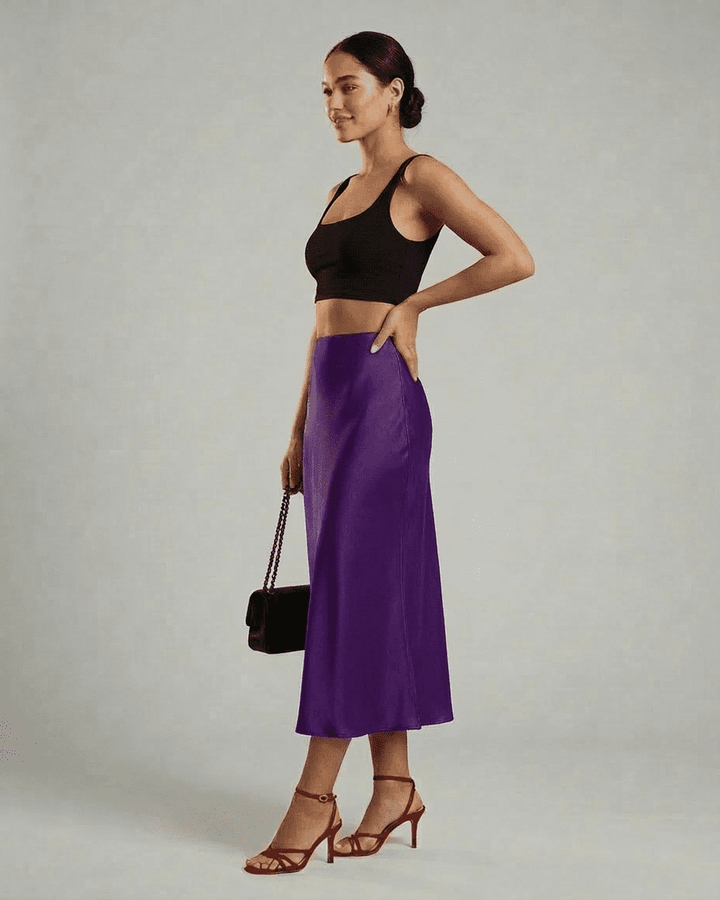 Falda sirena púrpura de cintura alta para mujer, con estiramiento y corte midi favorecedor.