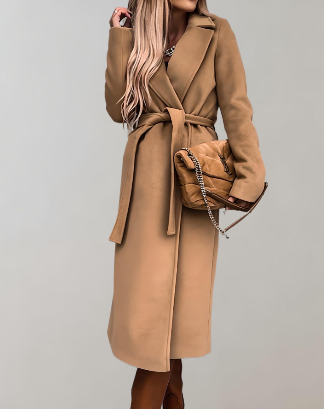 Elegante abrigo de mujer para otoño, largo, con cinturón. Perfecto para un outfit chic de oficina o diario.