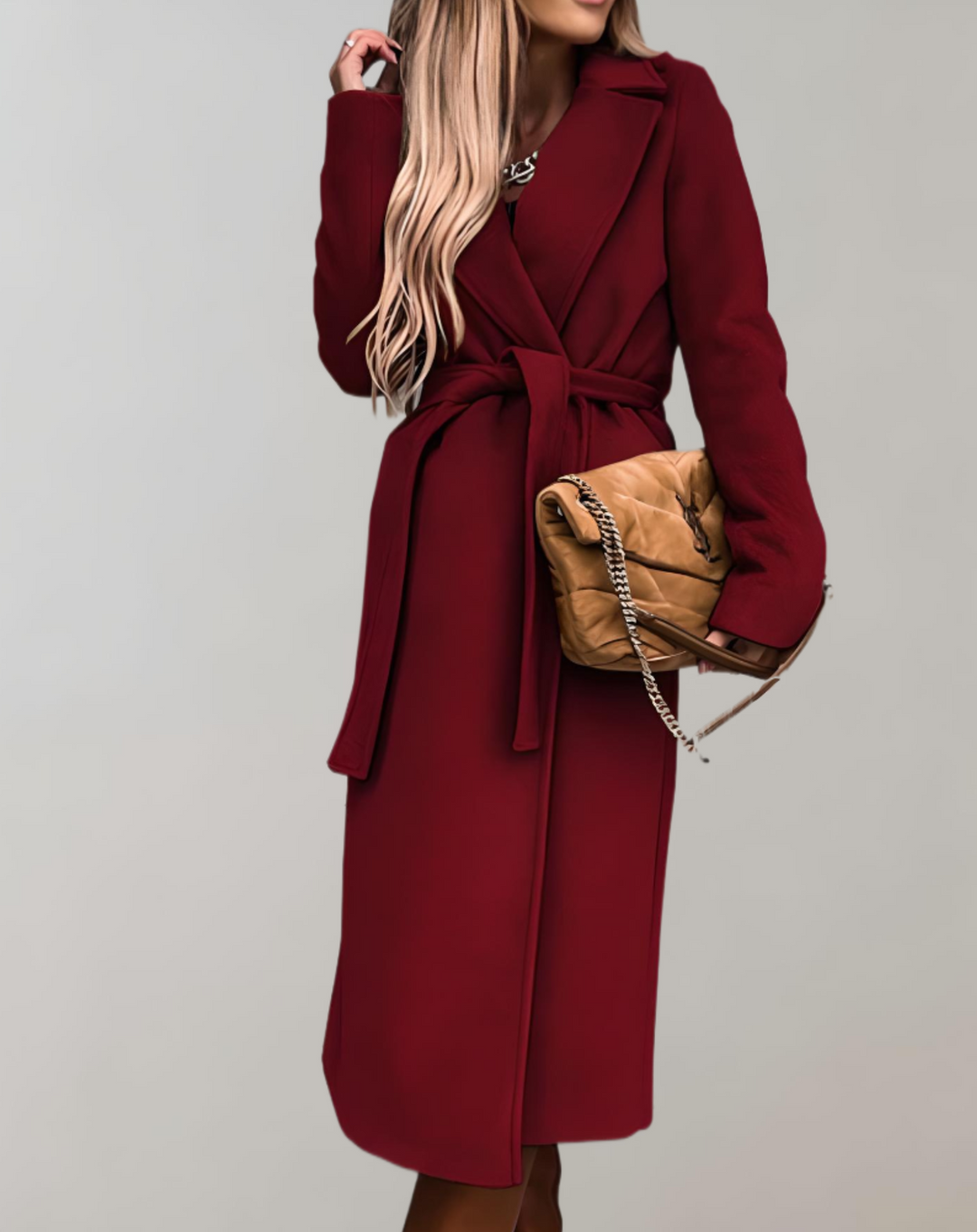 Abrigo largo de mujer con cinturón, diseño elegante para otoño. Ideal para un estilo moderno y cómodo.