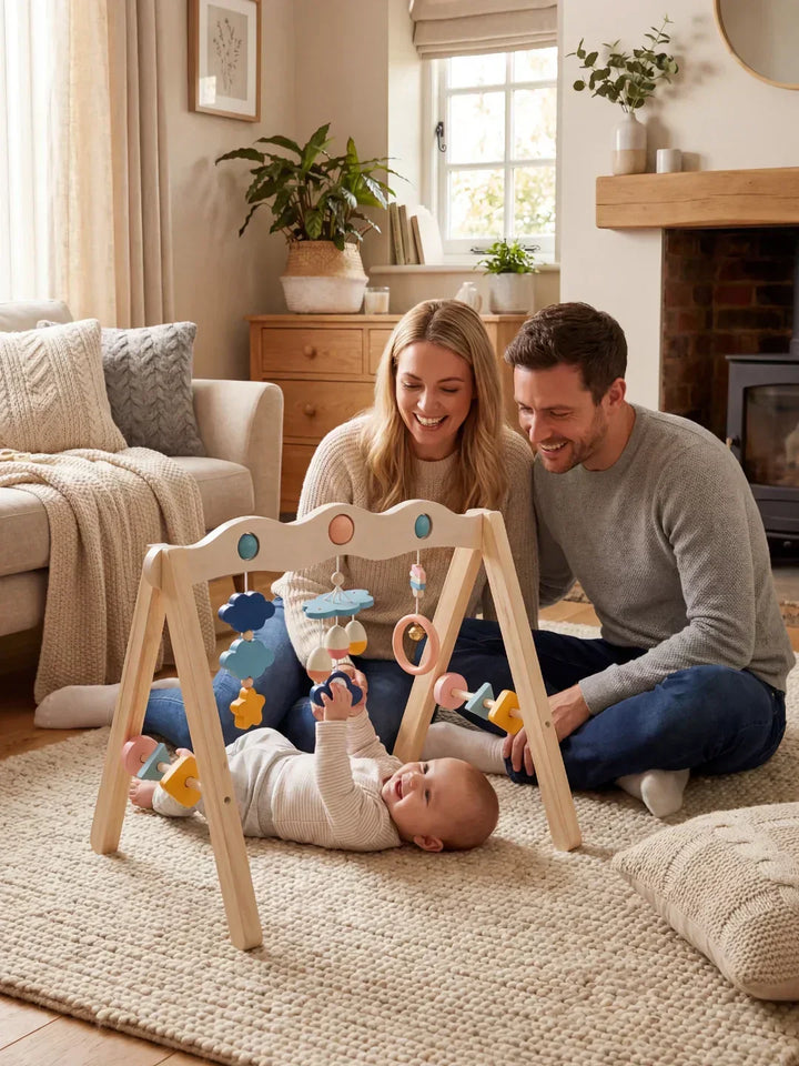 Arco de actividades de madera, ideal para bebés desde nacimiento. Gimnasio sensorial con colores atractivos.