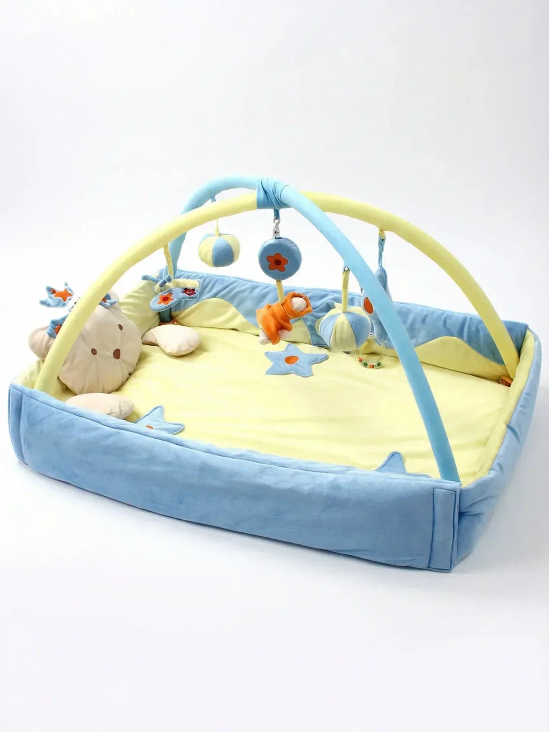 Zona de juego sensorial para recién nacidos, tapete con juguetes infantiles para exploración segura del bebé.