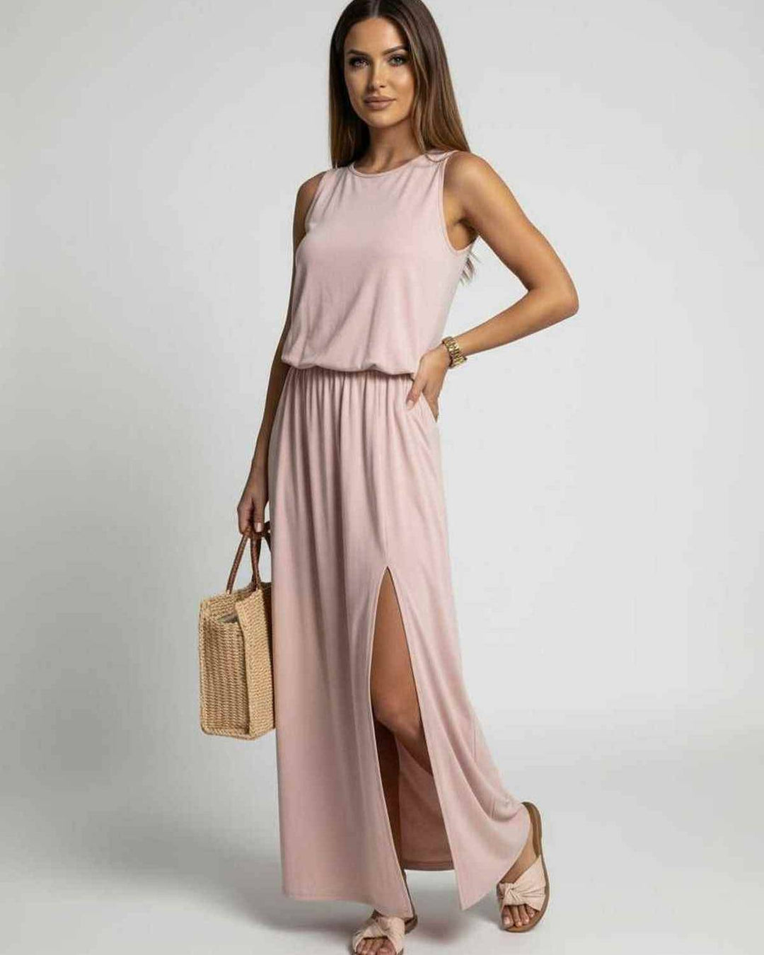 Vestido maxi de verano para mujer, cómodo y fluido. Ropa femenina de moda con estilo relajado.