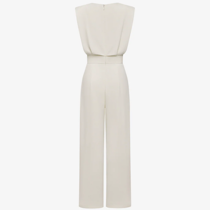 Mono chic de mujer con tejido suave y cinturón. Comodidad versátil para uso diario, oficina o fiesta elegante.