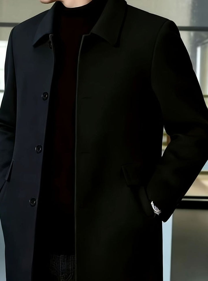 Abrigo formal de lana para hombre, diseño cruzado y corte relajado elegante.