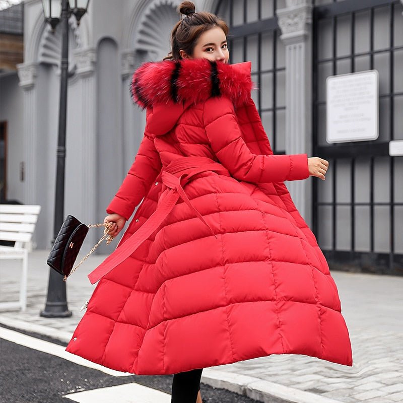 Abrigo largo de mujer para invierno. Chaqueta cálida y de moda con capucha, perfecta para el estilo exterior.