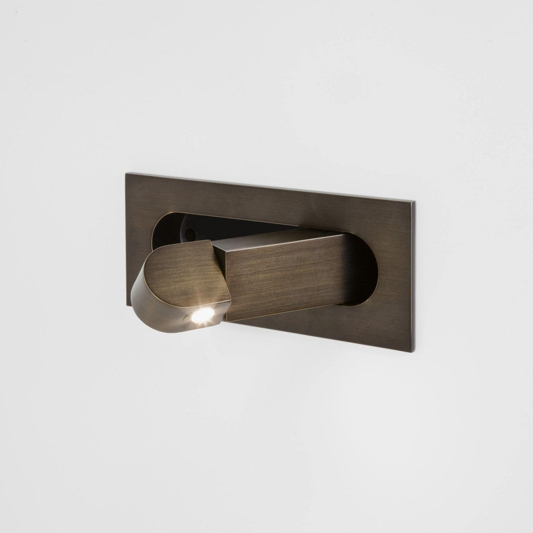 Aplique de pared con brazo flexible, perfecto como luz direccional de lectura y enfoque.