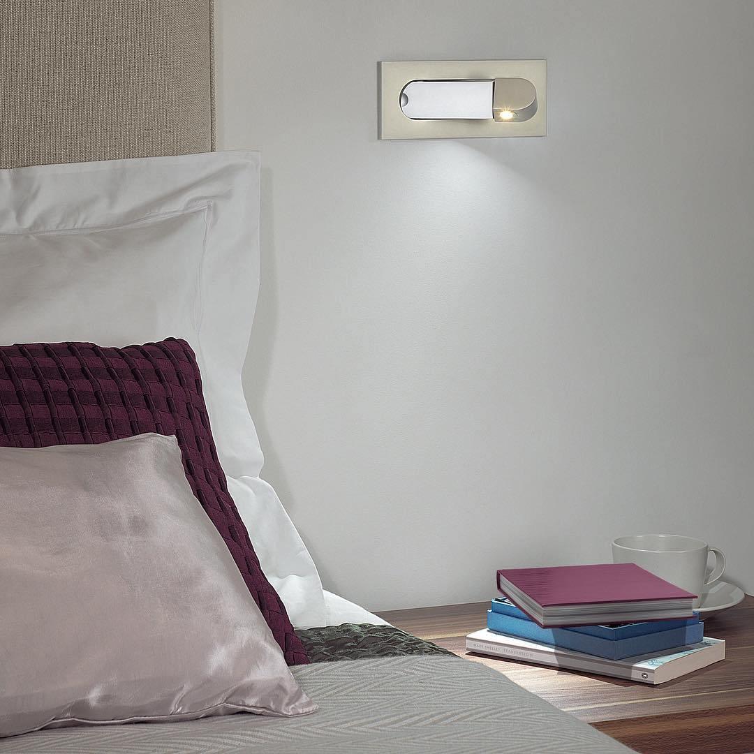 Luz de pared direccional para lectura con brazo flexible. Perfecta para un enfoque preciso.