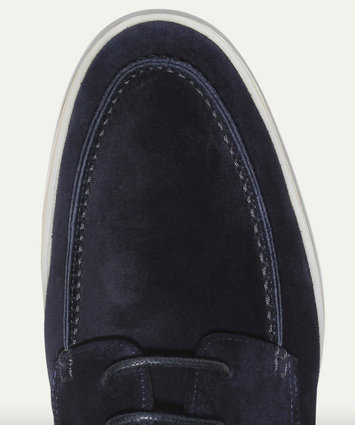 Zapatos blucher de ante para hombre, ideales para look casual o formal ligero con suela ligera.