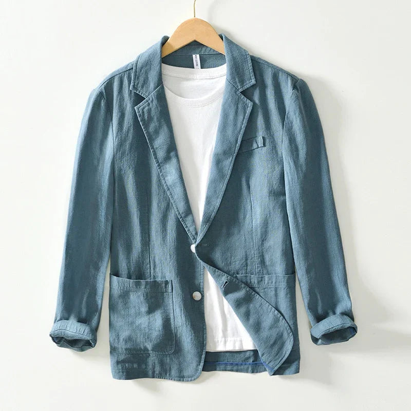 Blazer casual para hombre con solapa notch, ideal para estilo versátil y elegante. Moda masculina primavera.