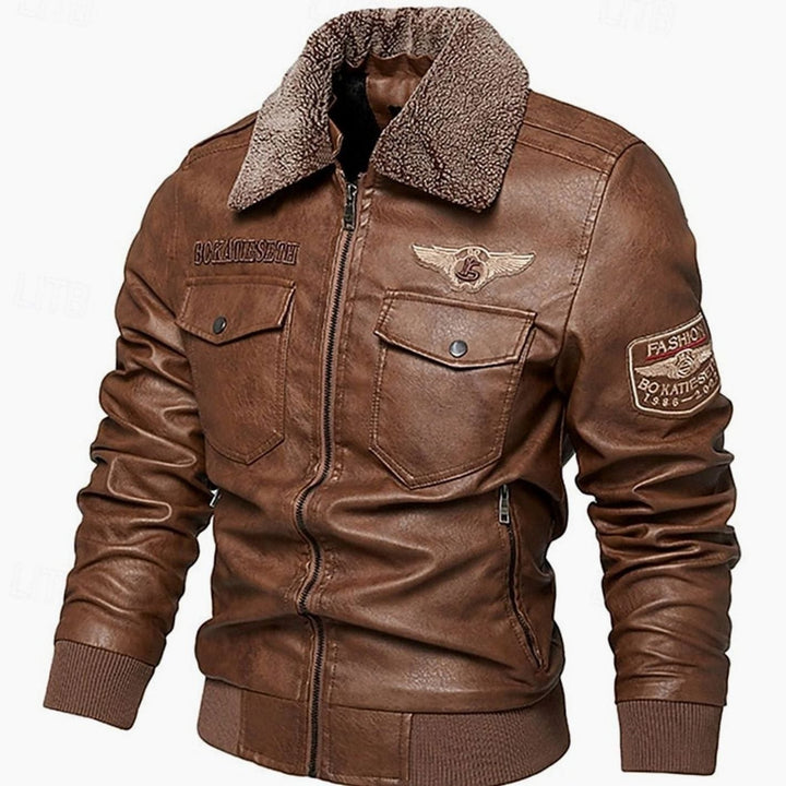 Chaqueta aviador hombre estilo militar, con forro sherpa y detalles en polipiel. Perfecta para el frío.