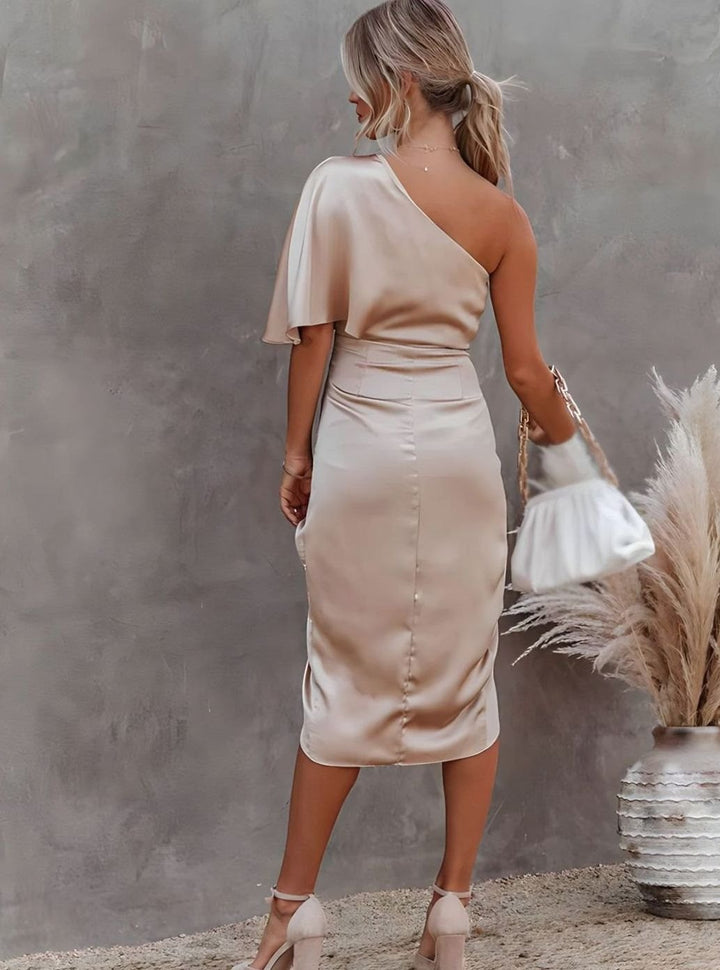 Vestido de satén para mujer, estilo midi asimétrico con un hombro. Ideal para cóctel chic.