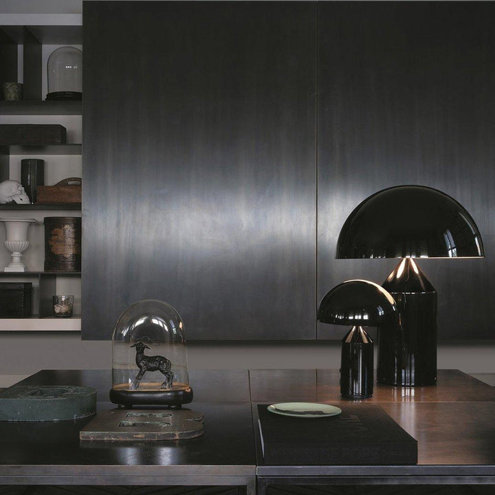 Decoración de hogar con lámpara de mesa Atollo Lunaro, metal, diseño escultural italiano.