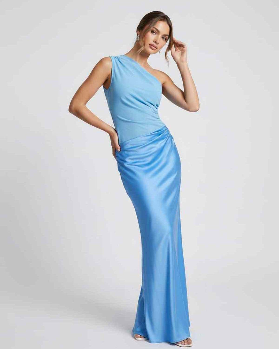 Sofisticado vestido maxi azul de un hombro para mujer, ideal para invitada de boda y cenas elegantes.