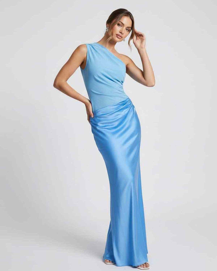 Sofisticado vestido maxi azul de un hombro para mujer, ideal para invitada de boda y cenas elegantes.