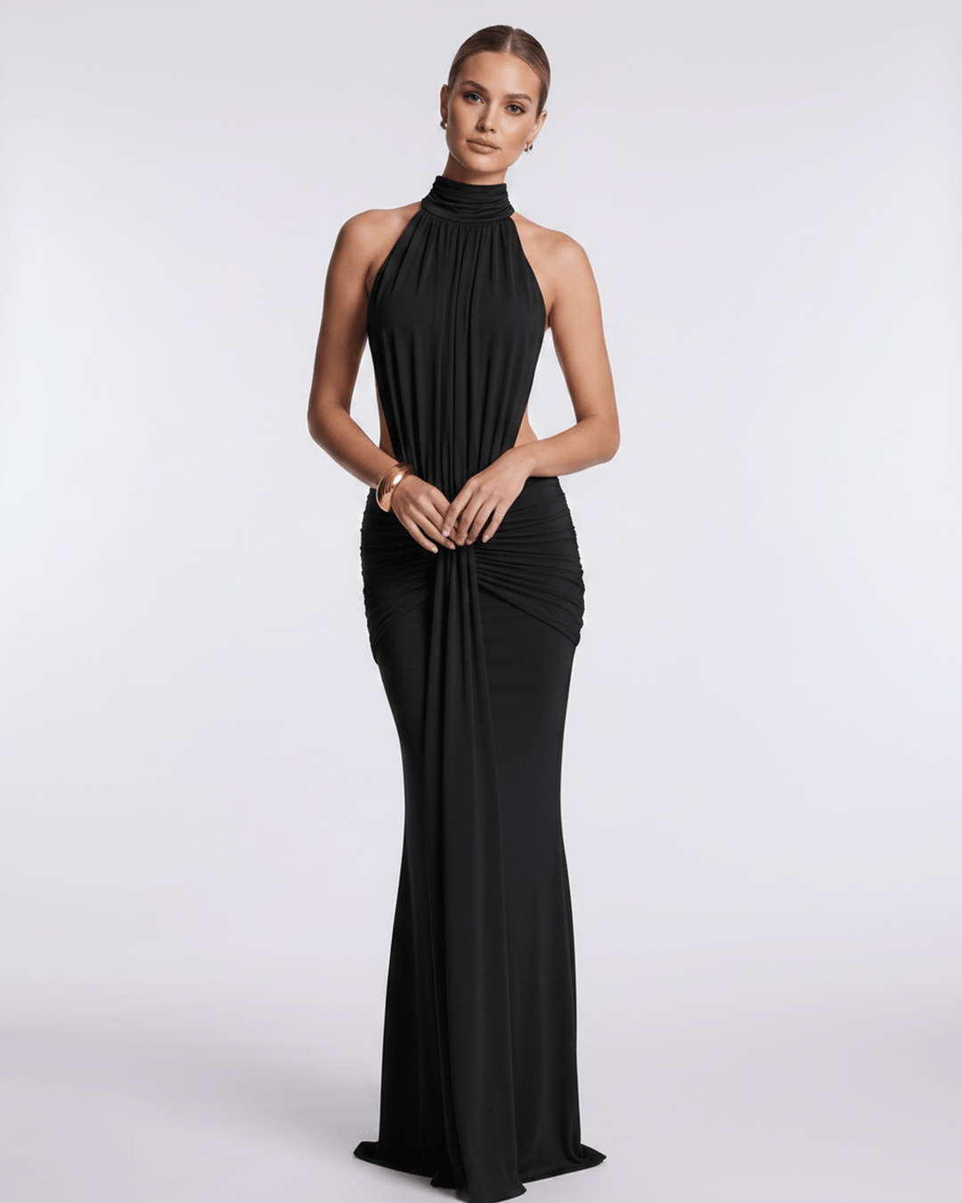 Vestido de fiesta con cuello halter y espalda abierta, estilo maxi, perfecto para la noche.