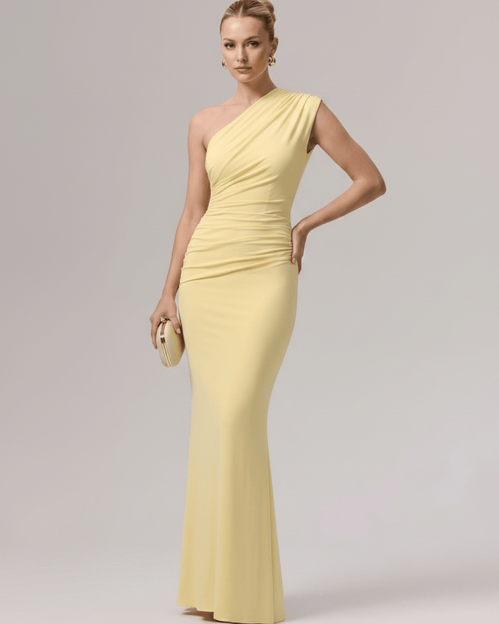 Vestido de noche de mujer, silueta columna, corte de un hombro, largo.