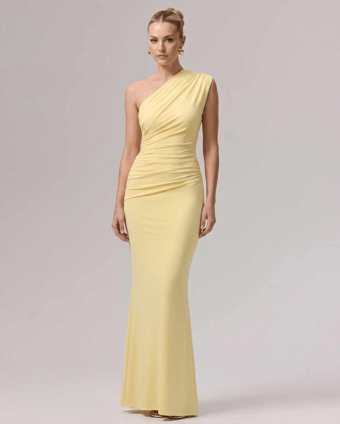 Vestido maxi elegante de un hombro para mujer, ideal para fiesta o noche formal.