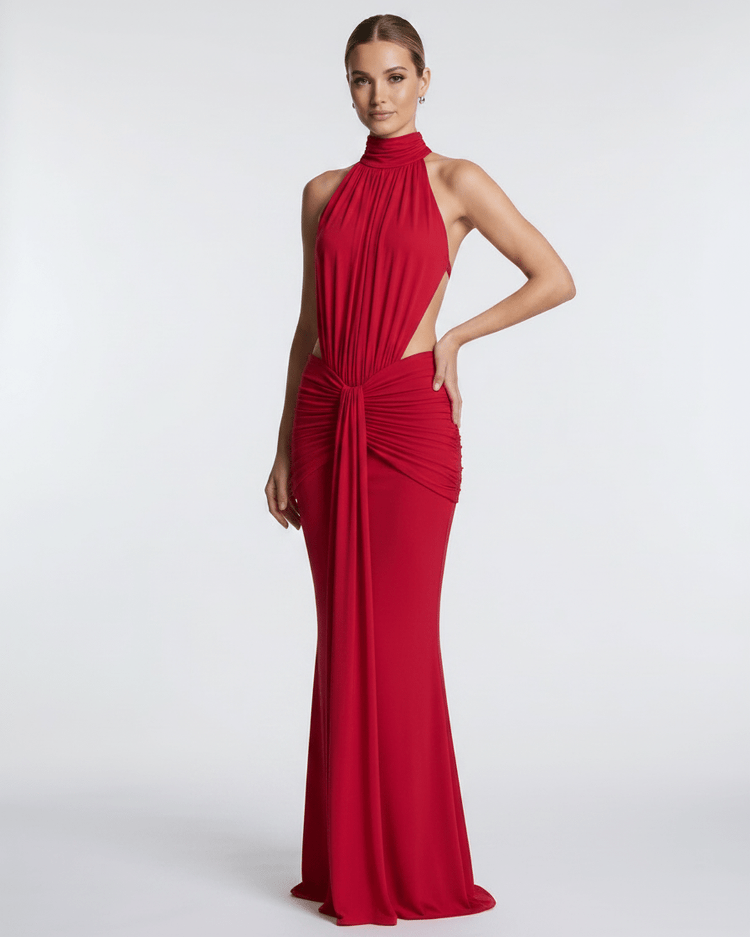 Elegante vestido maxi de fiesta con cuello halter y espalda abierta, ideal para mujer.