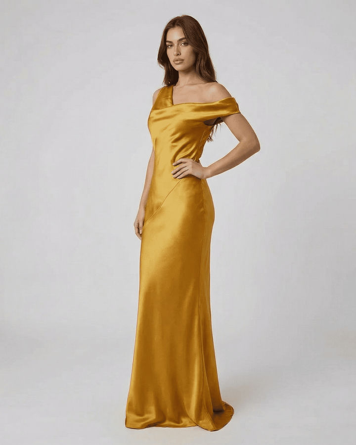 Vestido de fiesta maxi blanco para mujer, estilo elegante y sin espalda. Diseño de cintura alta, ideal para noche.