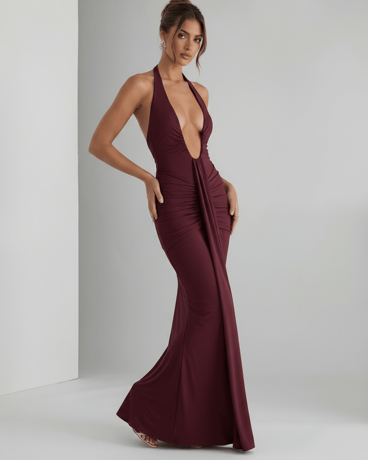 Vestido largo sin mangas, estilo halter, para invitadas de boda y eventos chic.
