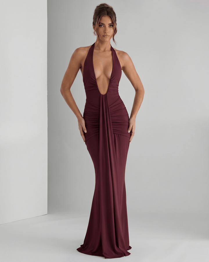 Vestido maxi halter elegante para mujer, ideal como invitada de boda.