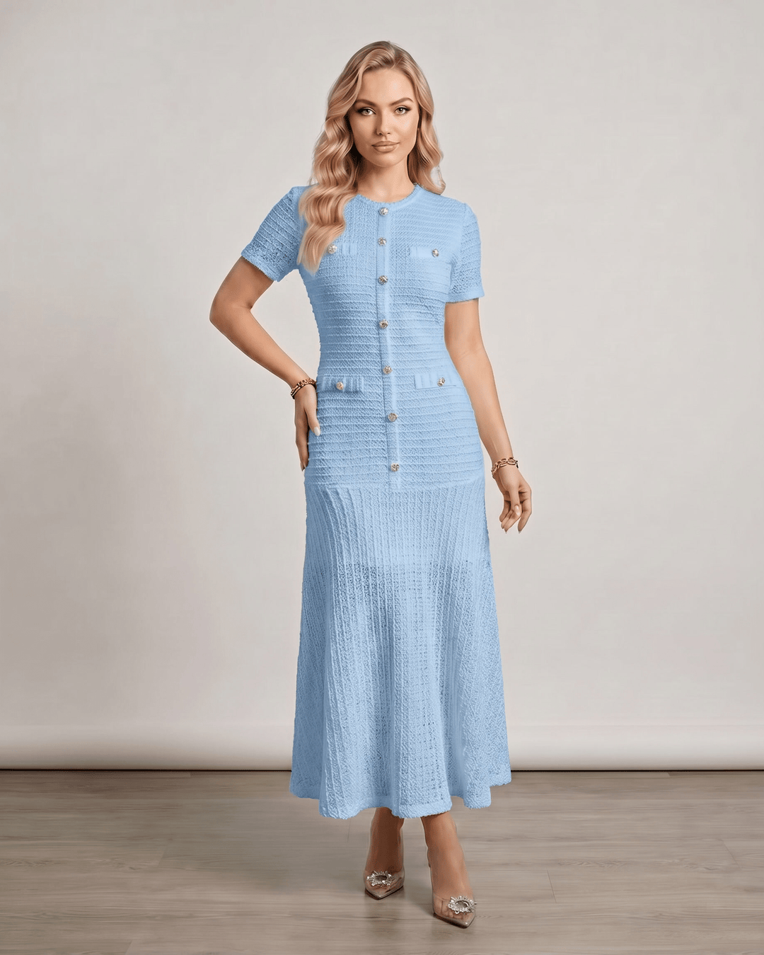 Vestido elegante con cuello redondo y mangas cortas, perfecto para una noche de fiesta.
