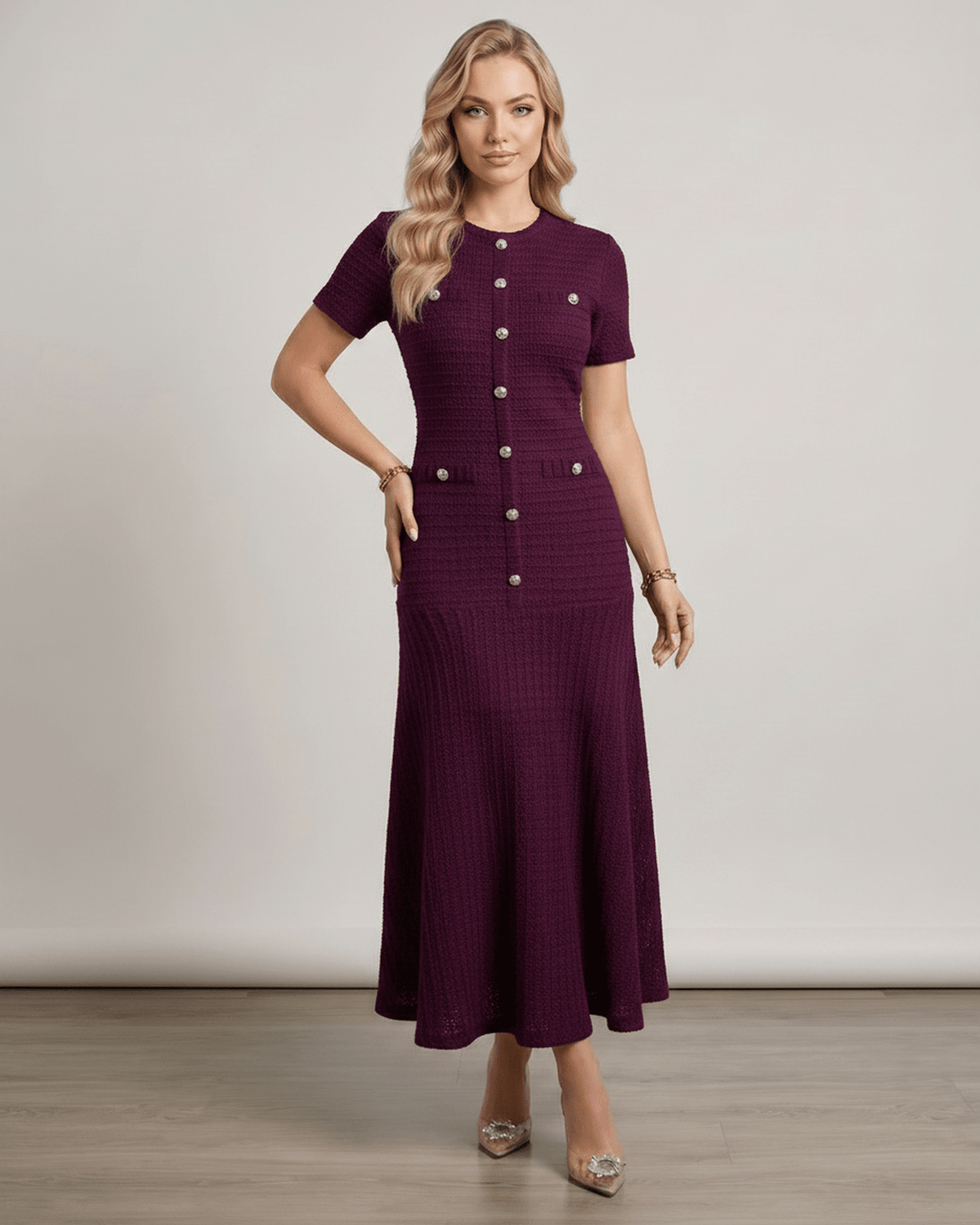 Vestido elegante de noche, con cuello redondo y mangas cortas, para un look impactante.