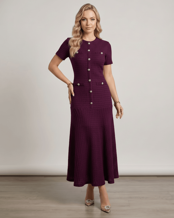 Vestido elegante de noche, con cuello redondo y mangas cortas, para un look impactante.
