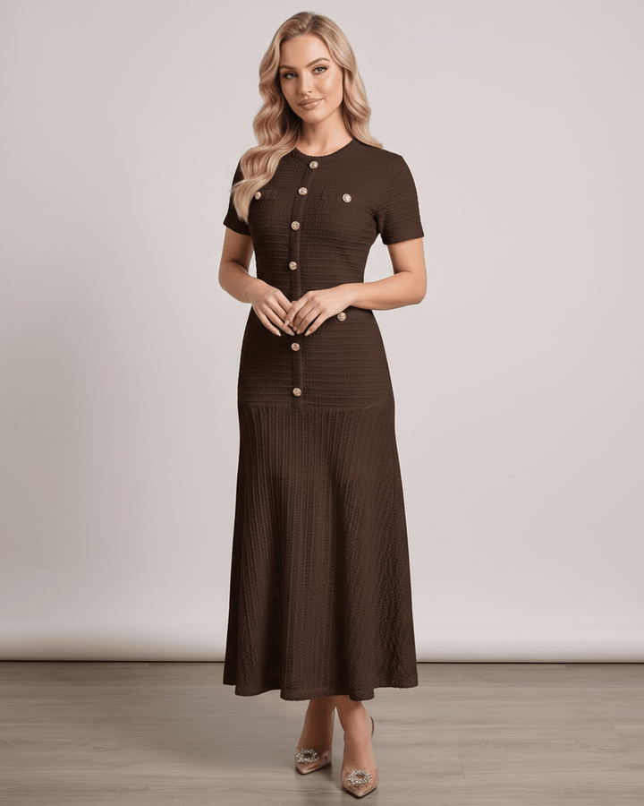 Moda femenina: vestido maxi con fluidez, elegante y versátil, para cualquier evento.