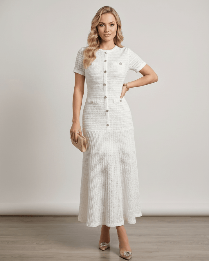 Vestido de fiesta con silueta en A, estilo chic, ideal para mujeres que buscan fluidez.