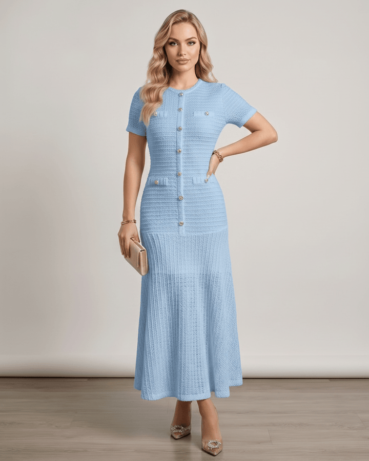 Vestido largo de verano, mangas cortas y cuello redondo, ideal para un look elegante y casual.