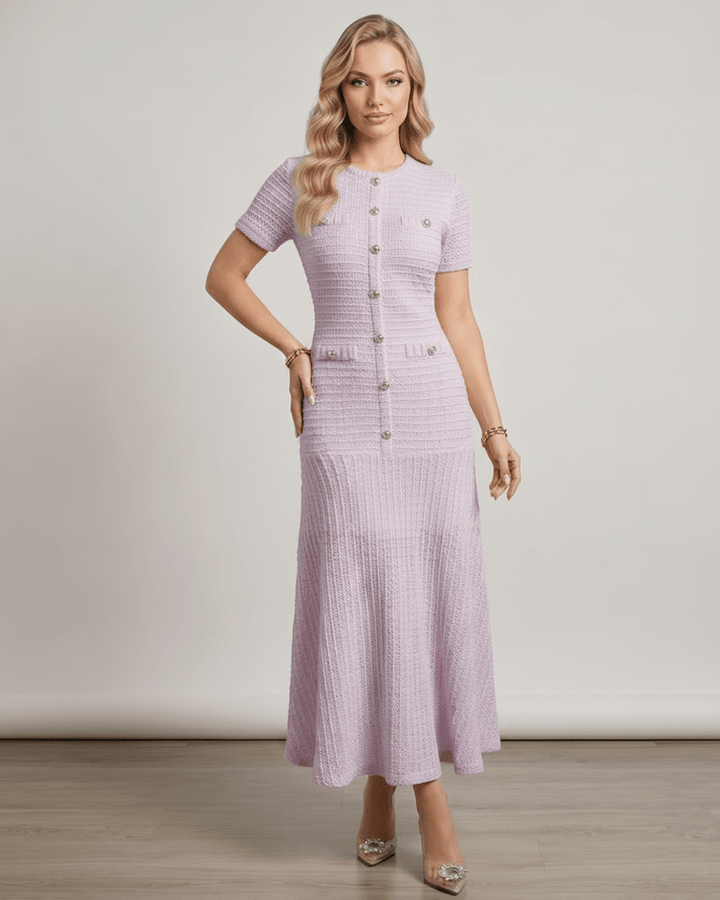 Moda femenina: vestido maxi fluido, elegante y moderno, perfecto para eventos especiales.