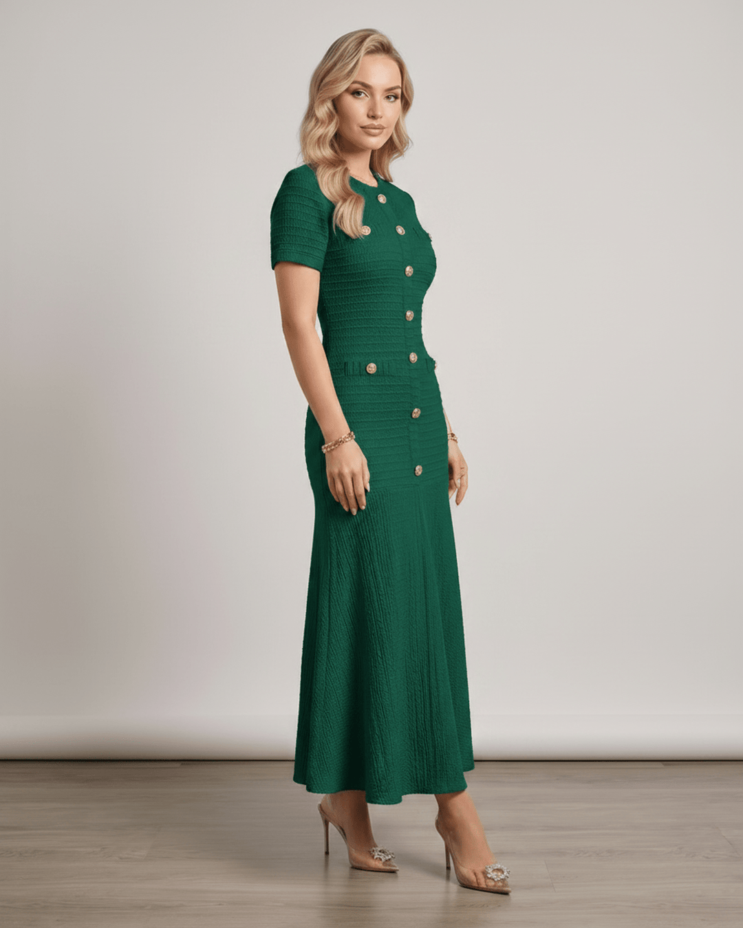 Vestido de noche, silueta en A, fluido, elegante y sofisticado para la mujer moderna.