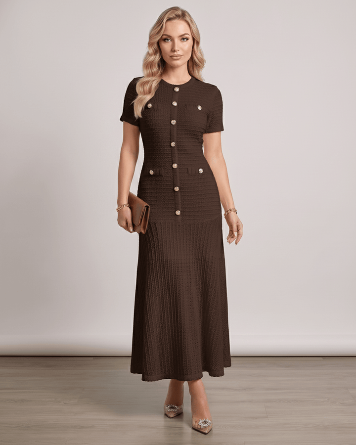 Vestido de noche maxi, con mangas cortas y cuello redondo, para un estilo sofisticado.