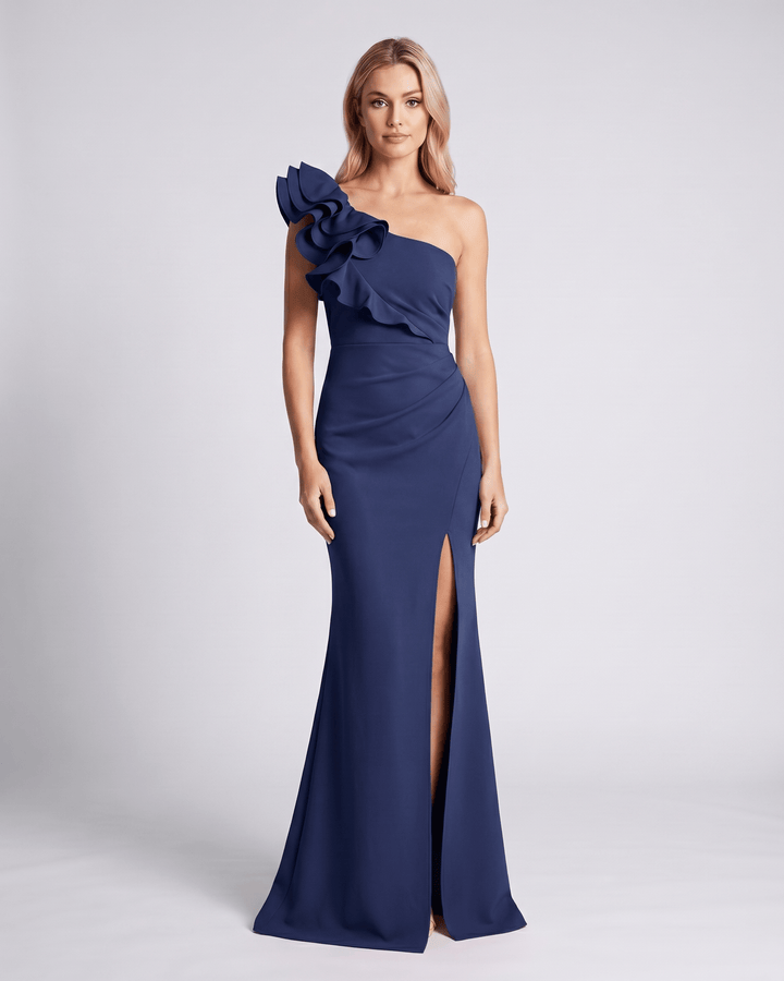 Maxi vestido para eventos especiales, un hombro con volantes, diseño femenino.