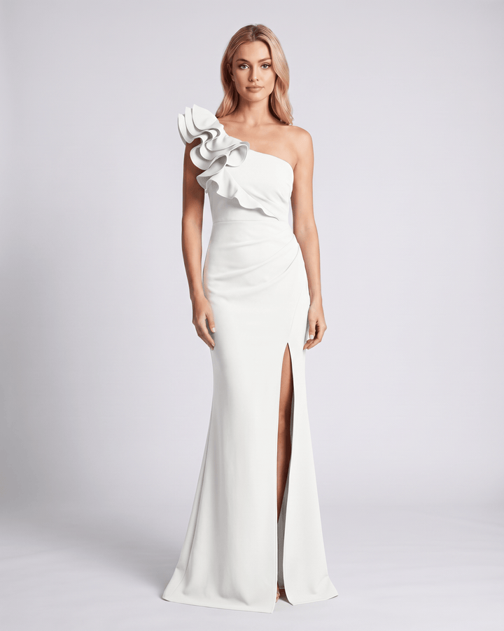 Maxi vestido de fiesta elegante, diseño un hombro con volantes, para cena.