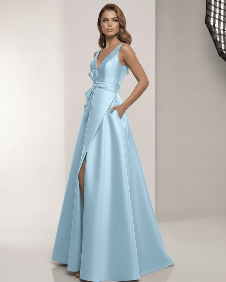 Vestido blanco largo y formal para mujer, ideal como vestido de noche o invitada a boda. Elegancia asegurada.