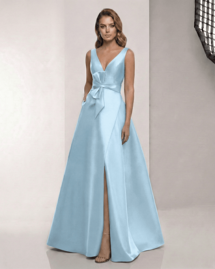 Vestido maxi Aurevia blanco para mujer, elegante y formal. Ideal para bodas, fiestas y eventos especiales.