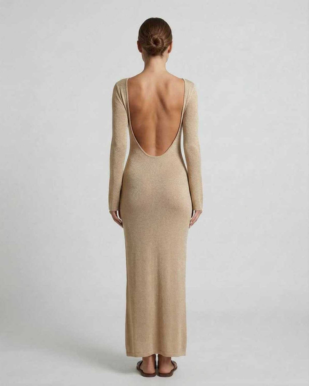 Vestido de noche Aurora ajustado con silueta sheath, manga larga y escote V, ideal para fiesta.