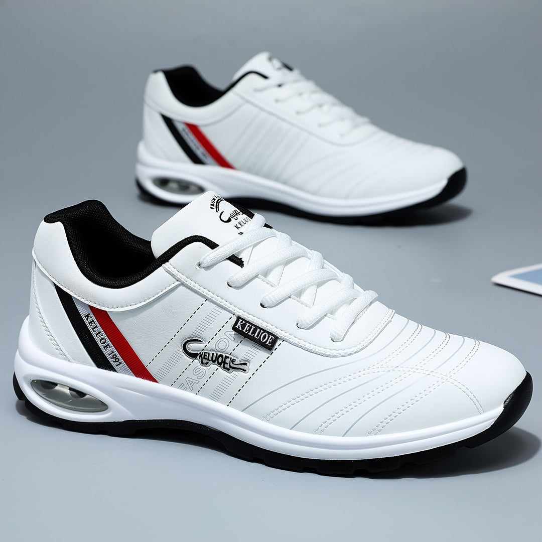 Interior zapatilla clásica hombre: Acolchado para máxima comodidad. Zapatos ergonómicos para uso diario.