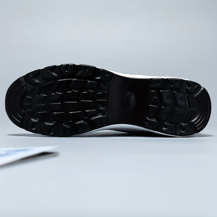 Zapatillas de hombre en acción: Caminando con estilo y confort. Calzado casual ideal para la vida moderna.