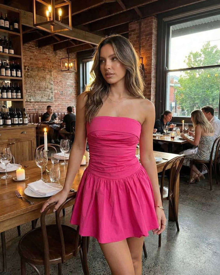 Look elegante: vestido mini blanco sin tirantes para mujer, perfecto para destacar en cualquier fiesta.