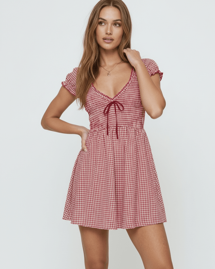 Vestido mini de mujer a cuadros, diseño sin mangas, cintura imperio, ideal para un look casual chic.