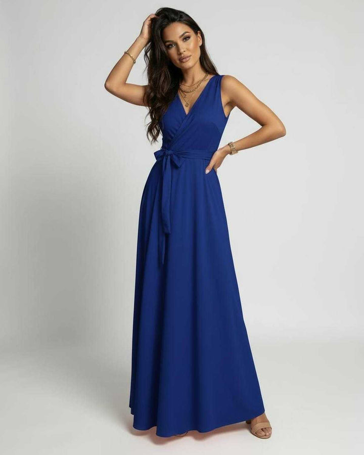Vestido de mujer azul maxi sin mangas, estilo envolvente para eventos de verano y primavera. Moda femenina.
