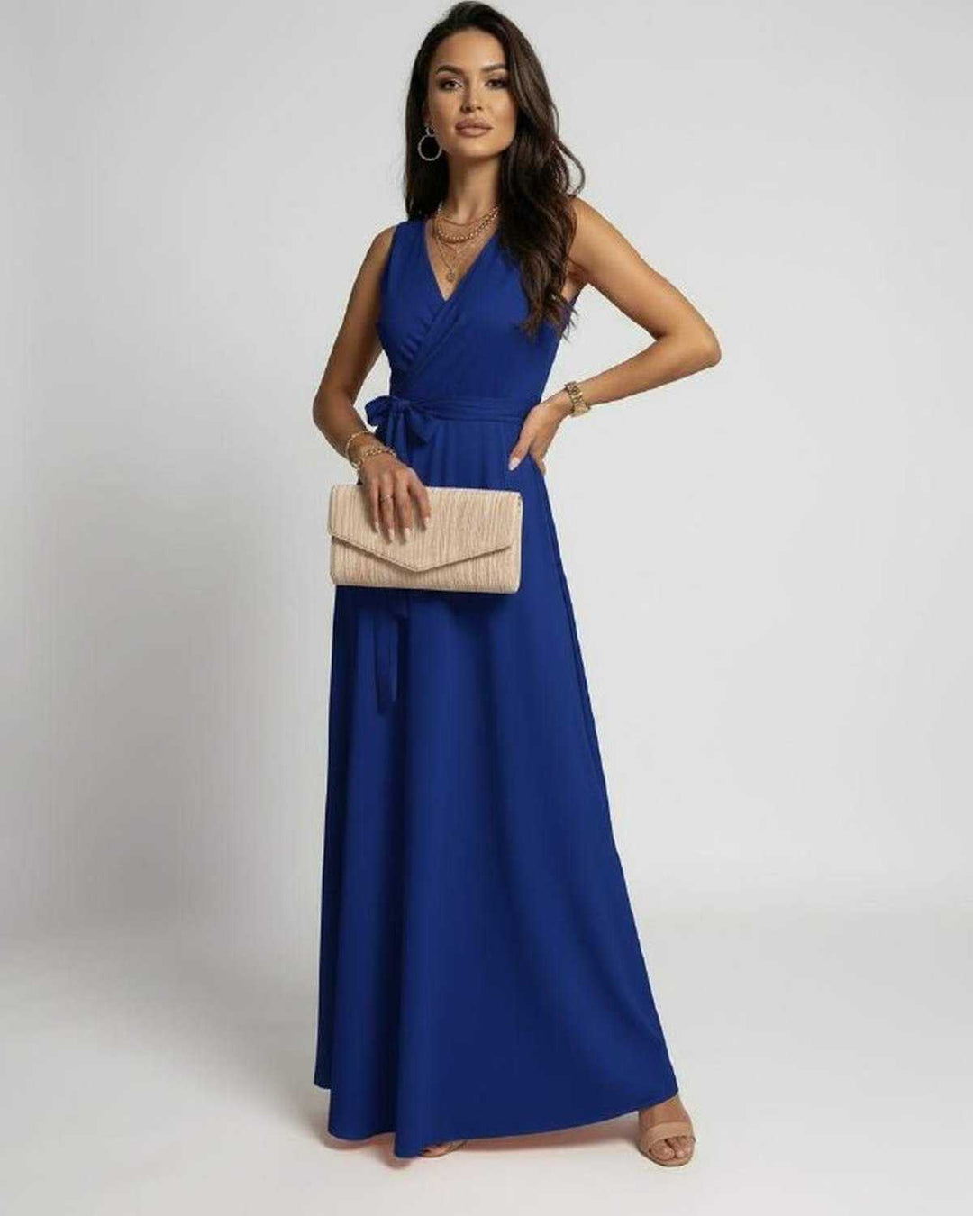 Elegante vestido maxi azul para mujer. Estilo atemporal con escote en V. Ideal para fiesta, noche y verano.