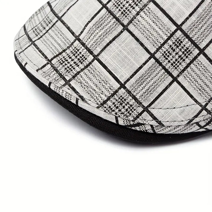 Accesorio de moda vintage: gorra unisex de cuadros, ajustable para un look casual y clásico.