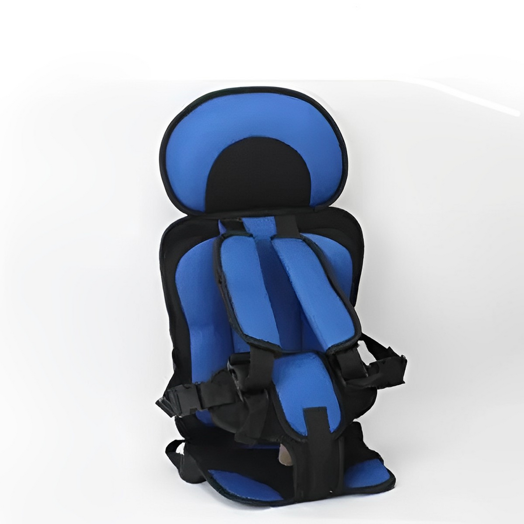 Silla de coche para niños plegable, accesorio indispensable para la seguridad infantil en viajes.