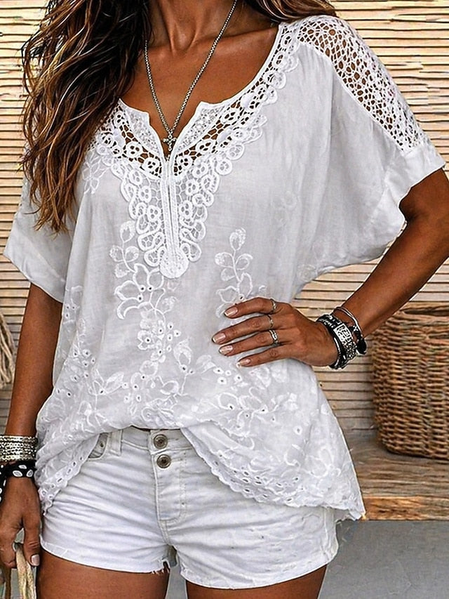 Blusa de mujer con encaje bordado y escote V, estilo romántico. Manga corta y diseño fresco para verano.
